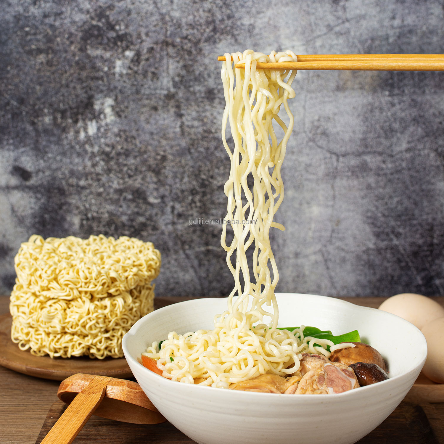 Fideos de pollo y huevo 