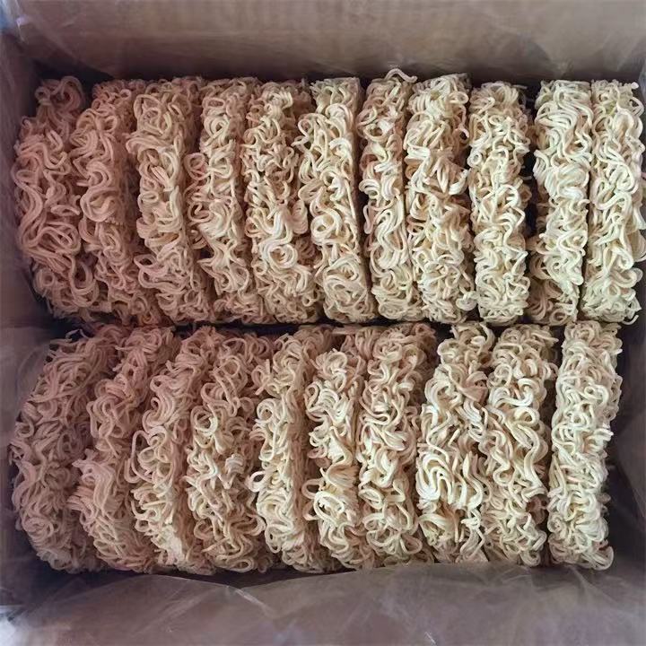 platos de fideos cantoneses